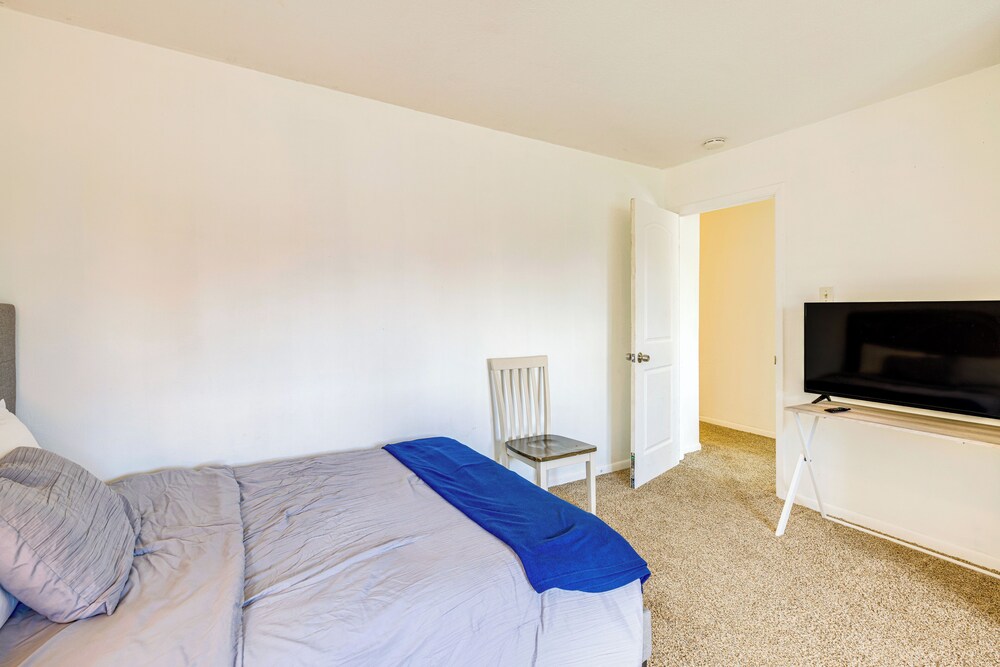 9 Mi to Dtwn: Spacious Retreat in Corpus Christi!