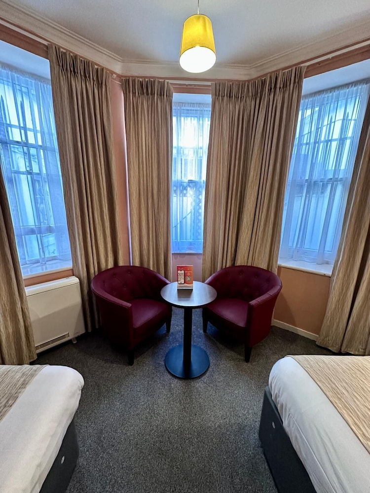 Acacia Hotel