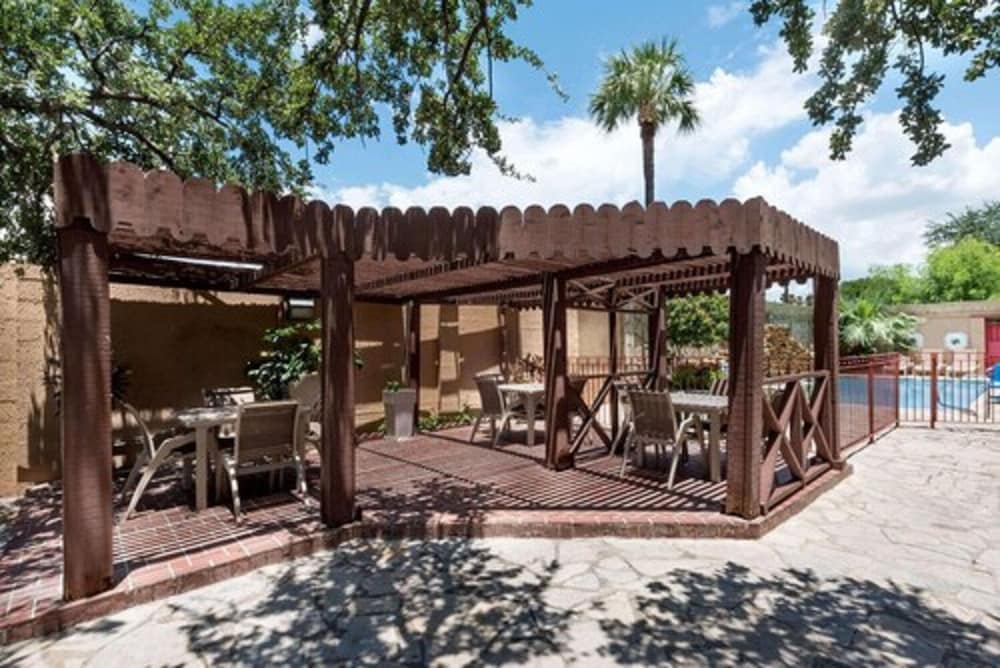 Laredo Vacations - Hotel Ava - Property Image 2