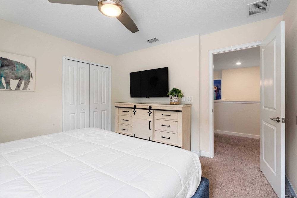 Stinger Luxe Retreat by Avantstay 8BR Luxury Villa Near Disney w/ Pool & Game Room