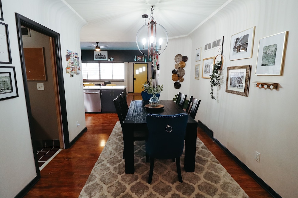 Omaha Vacations - Charming Omaha Retreat - Near Zoo  Downtown 3 Bedroom Home by RedAwning - Property Image 8