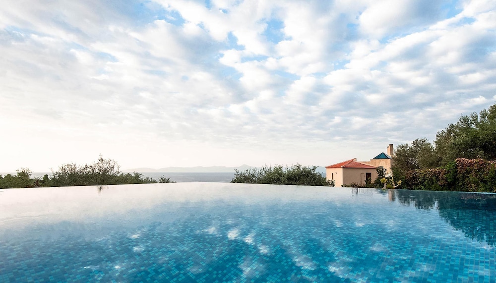 Poikilma Alonissos Villas