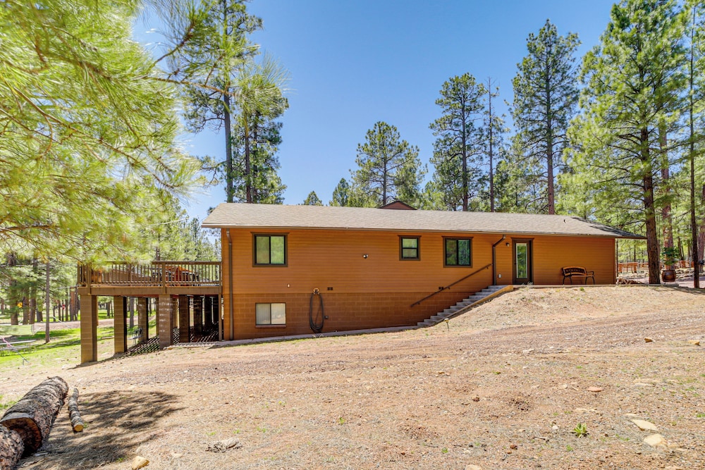 Fire Pit + Trail Access: Spacious Happy Jack Cabin