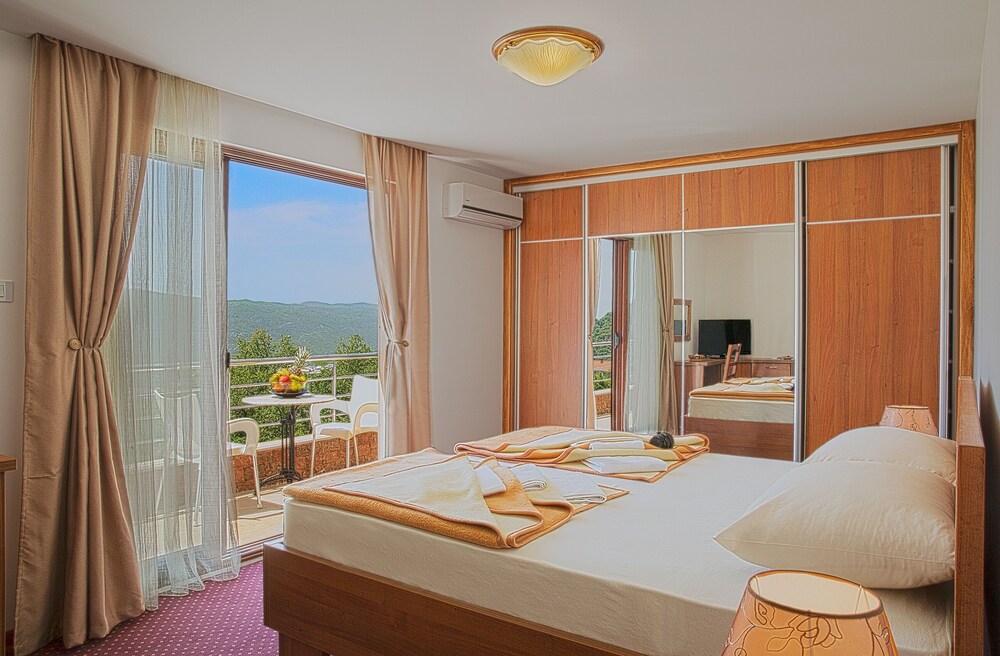 Villa Svinjista view 5