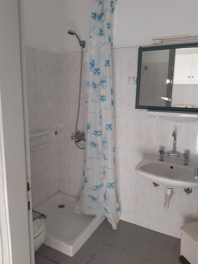 DOLPHIN APARTMENTS & STUDIOS