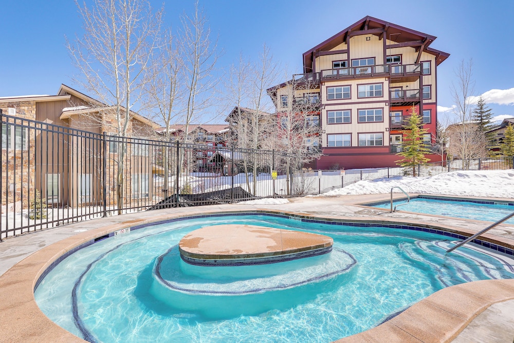 Walk to Ski Lift: Granby Ranch Family Retreat!