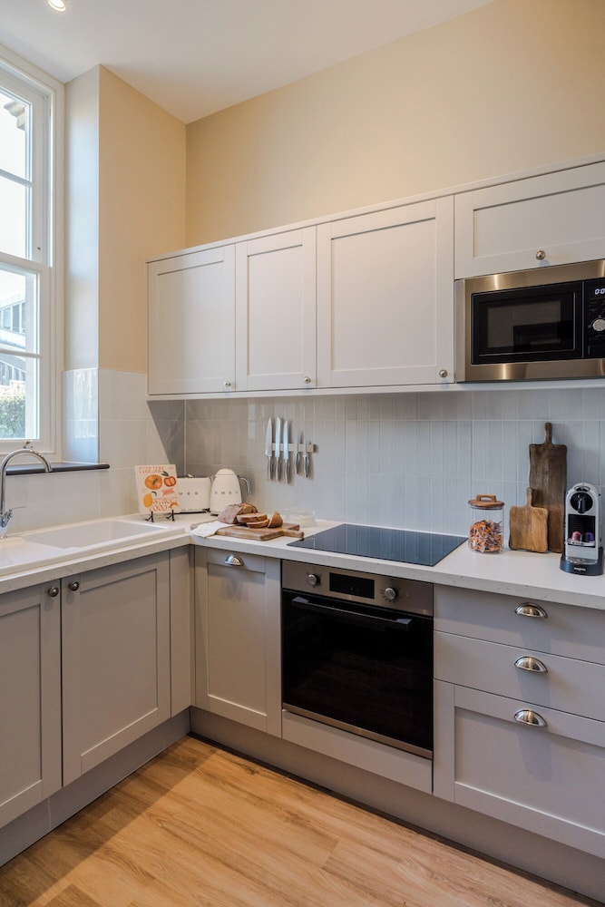 Your Apartment - Pembroke House
