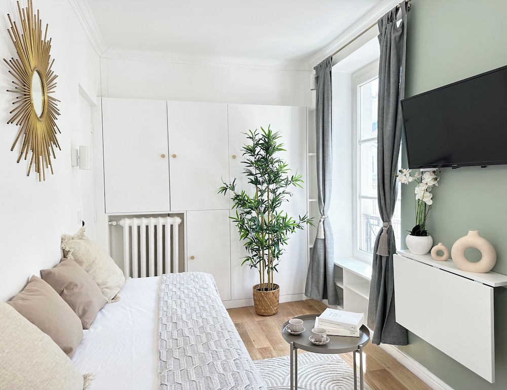 1586 Hauteville