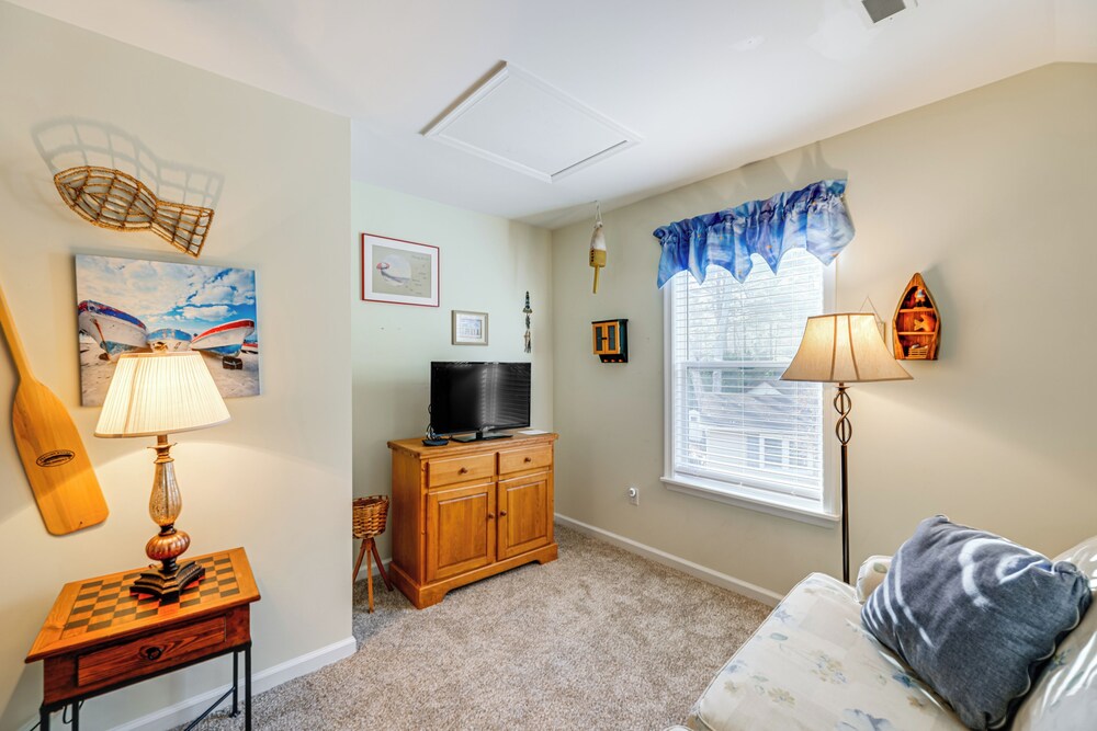 8 Mi to Beach: Ocean Pines Home Near Marina & Golf