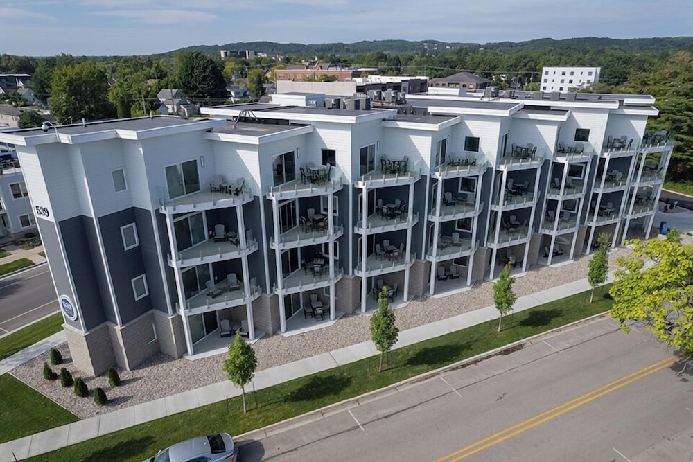 539 Bay St. Lake View Condo Unit 203E view 5