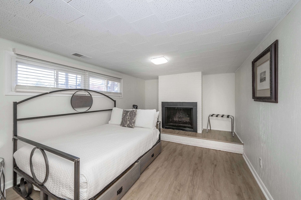 The Grand Elm Suites Sleeps 10