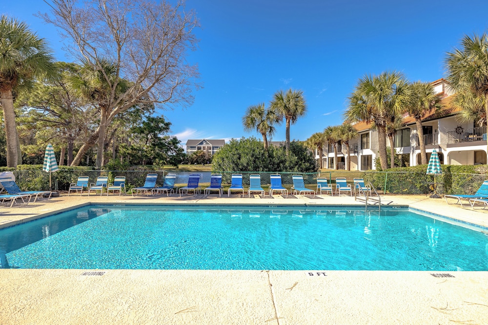 2BR Condo in Edgewater Resort With Golf, Tennis, Pools & Free Tram Service!