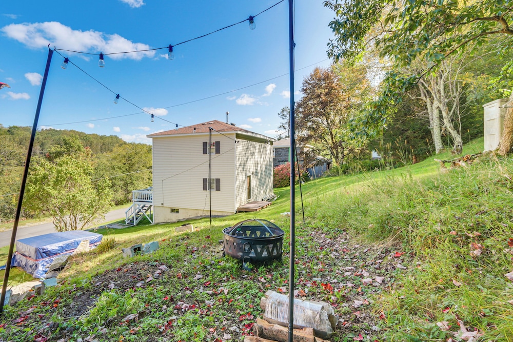 3 Mi to Blackwater Falls: Peaceful Retreat w/ Deck