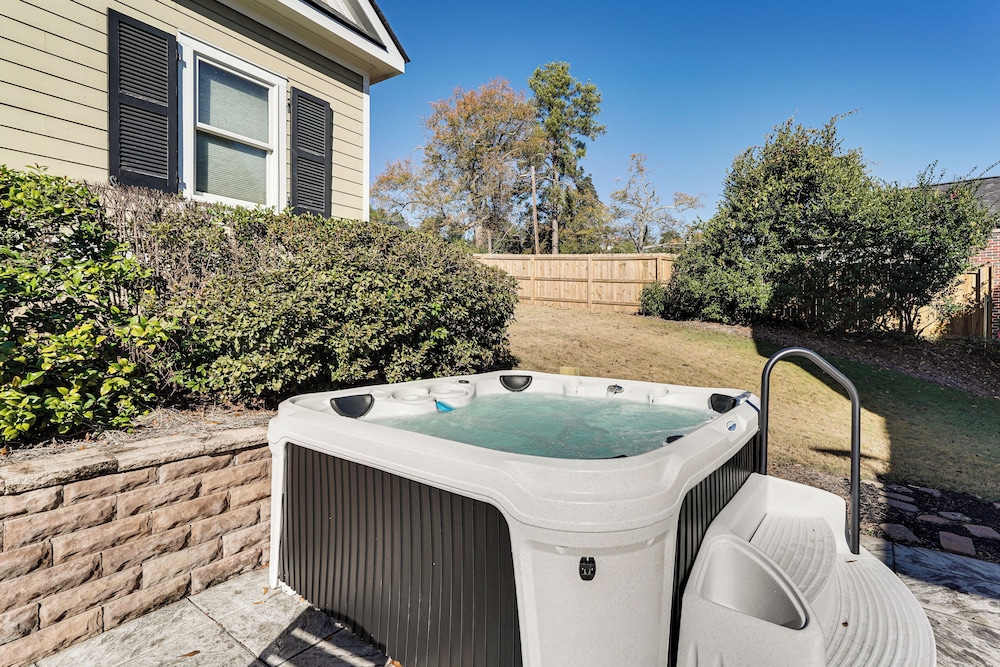 Summerville Historic Bungalow w/ Hot Tub