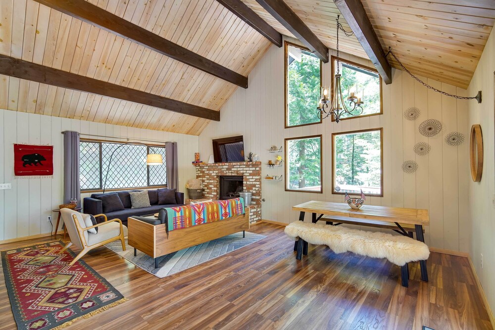 Twin Peaks Cabin < 4 Mi to Lake Arrowhead! view 3