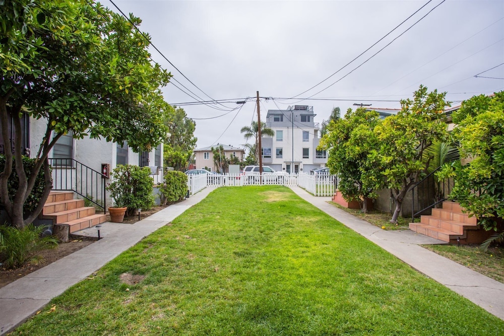 Orange Tree Cottages Downtown view 4