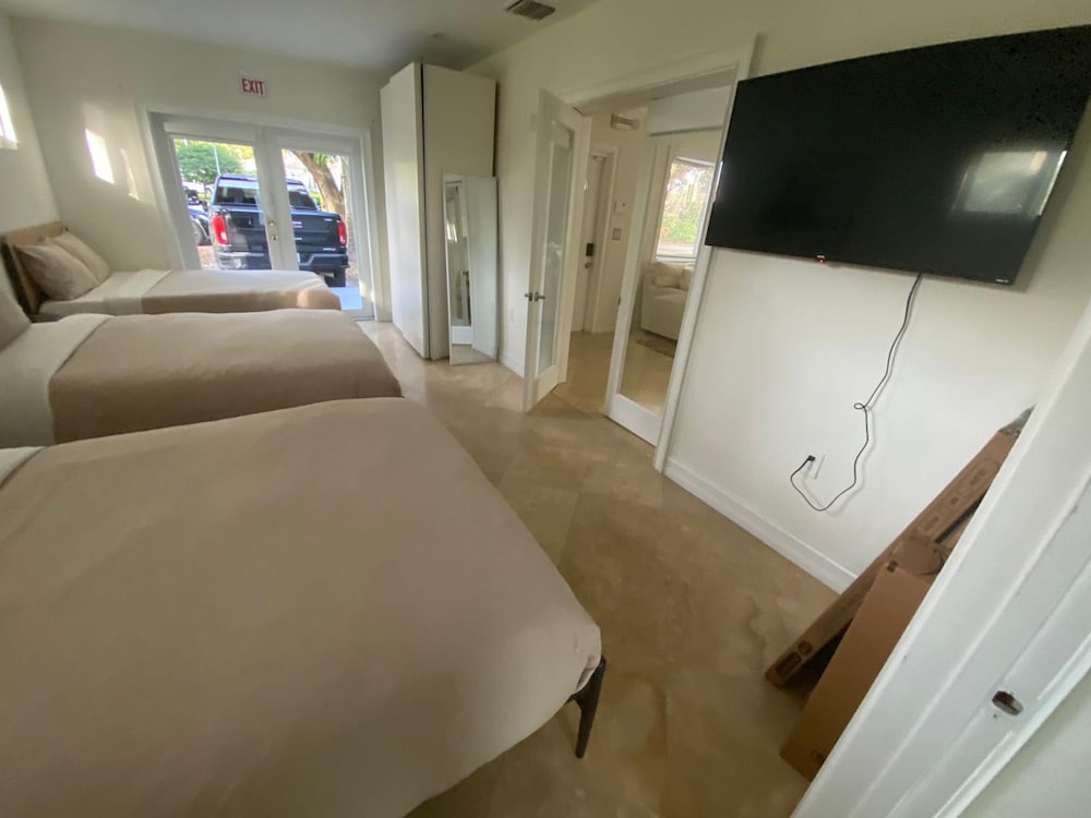 Biscayne Park 3BD 2BA -spacious