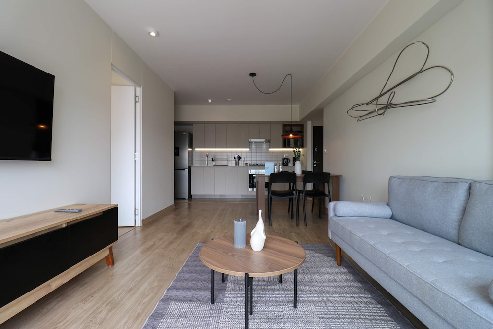 w Spectacular 2BR With Balcony in Miraflores