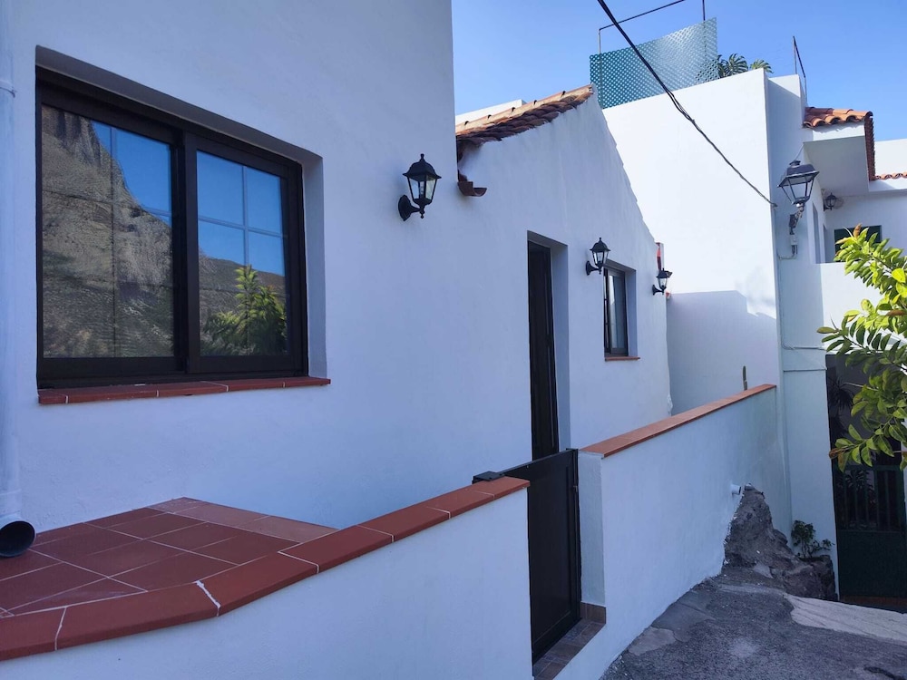 House From 1900 Carefully Restored view 5