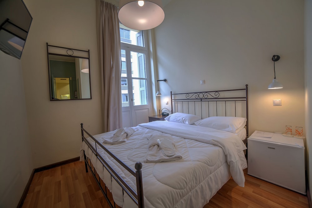 Athinas Street Inn