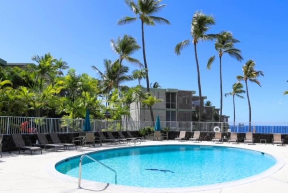 Enjoy the Sunset Ocean Front 1BR Apt-pool On-site