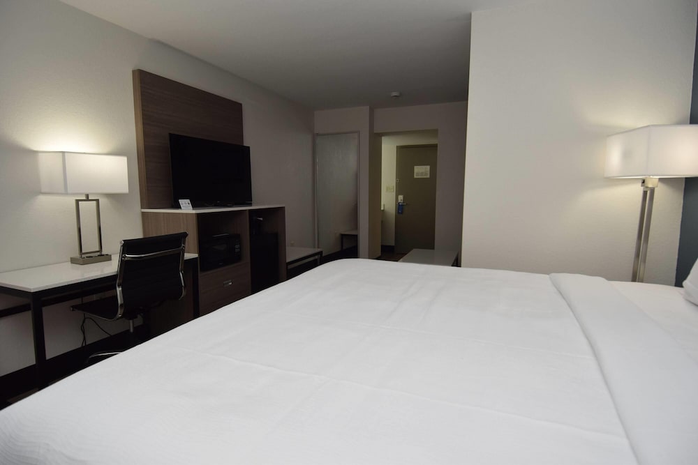 Baymont by Wyndham Batavia - Darien Lake