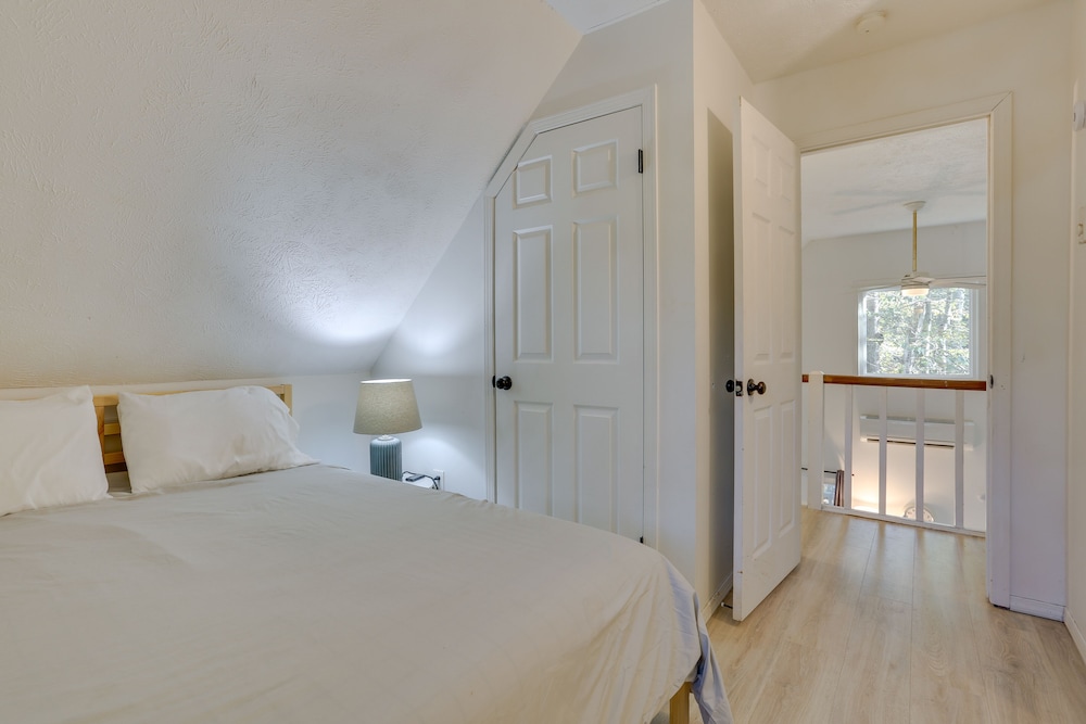 Scranton Vacations - Modern Poconos Chalet w/ Private Hot Tub, Fire Pit - Property Image 4