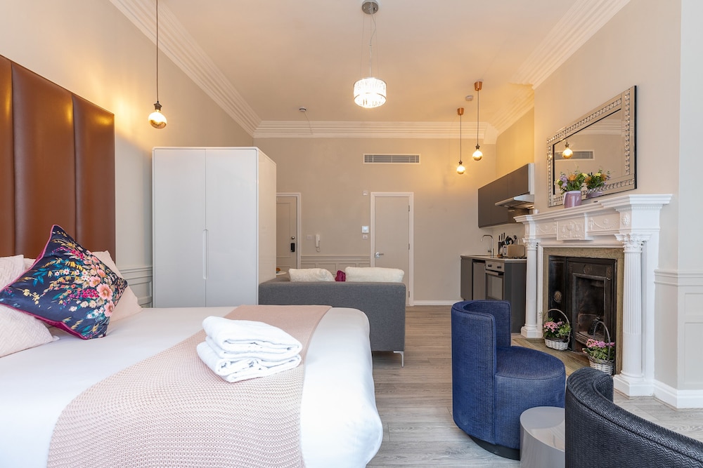 Luxurious Air Conditioned Apt High Street Kensington