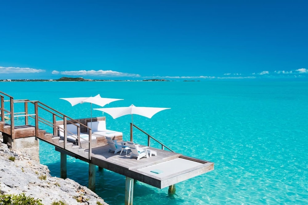 Private Oceanfront Luxury Infinity Pool Slide