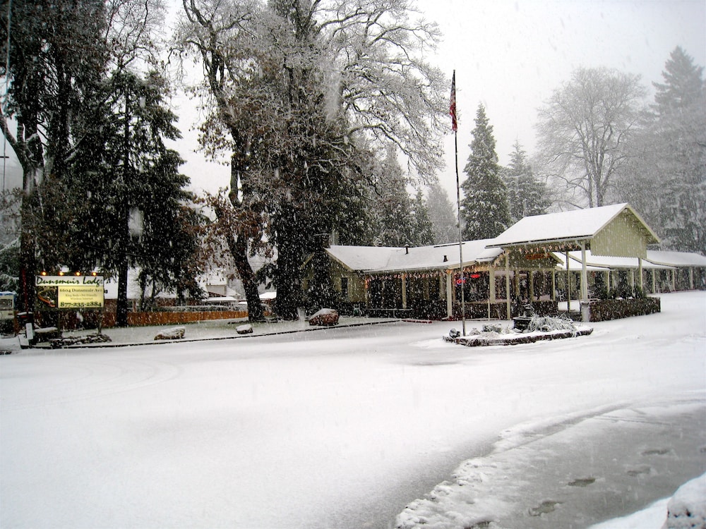 Dunsmuir Lodge