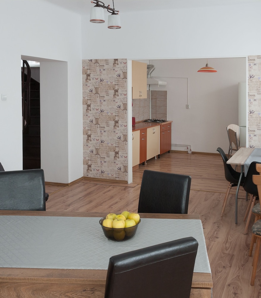 Iezer Residence