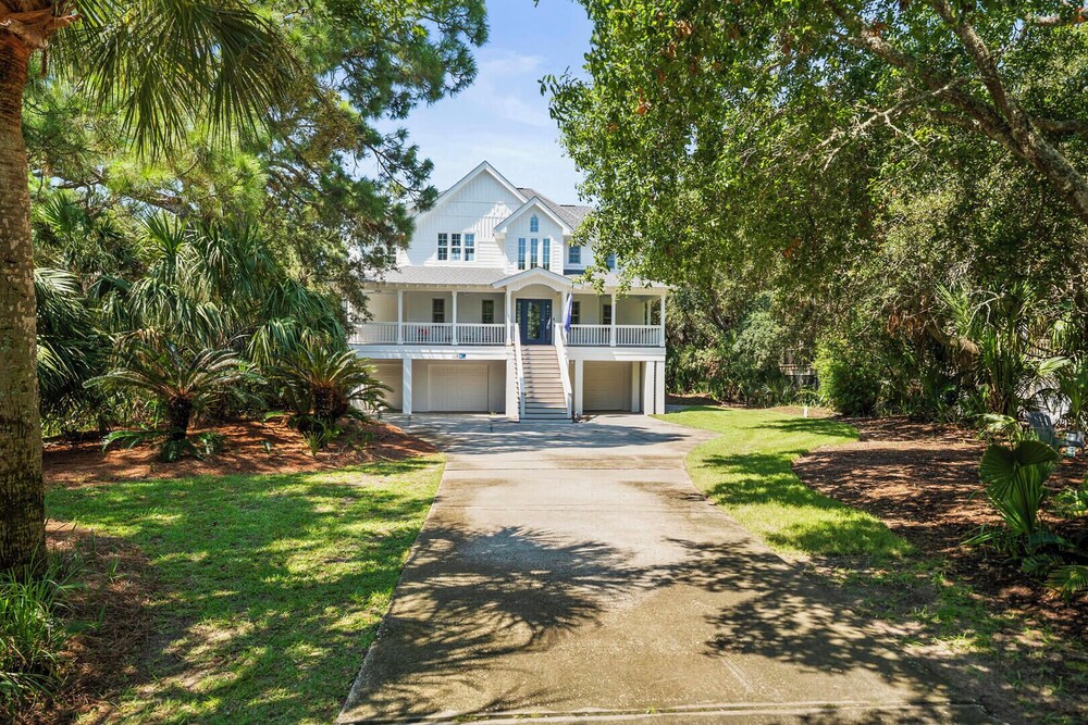 723 Seahorse Road - Newly Renovated, 5-bedroom Oceanside Home