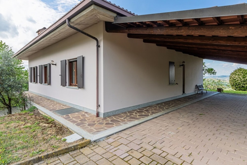 Panorama Villa Nestled Among the Vineyards Langhe view 3