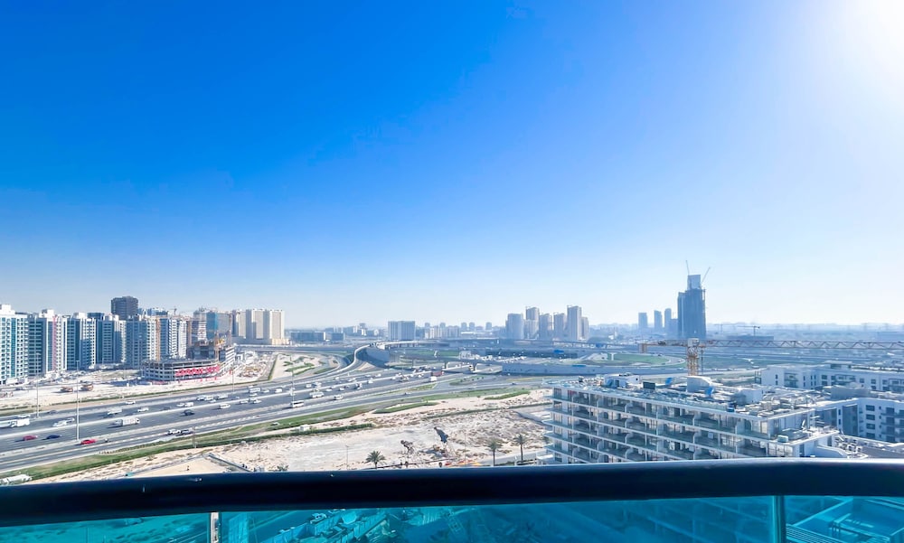 Stylish 1BR With Balcony City Views O2 Tower, JVC