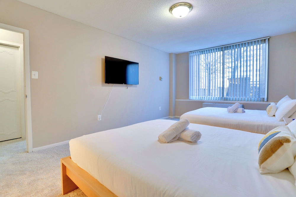 Crystal City Comfortable Apartments