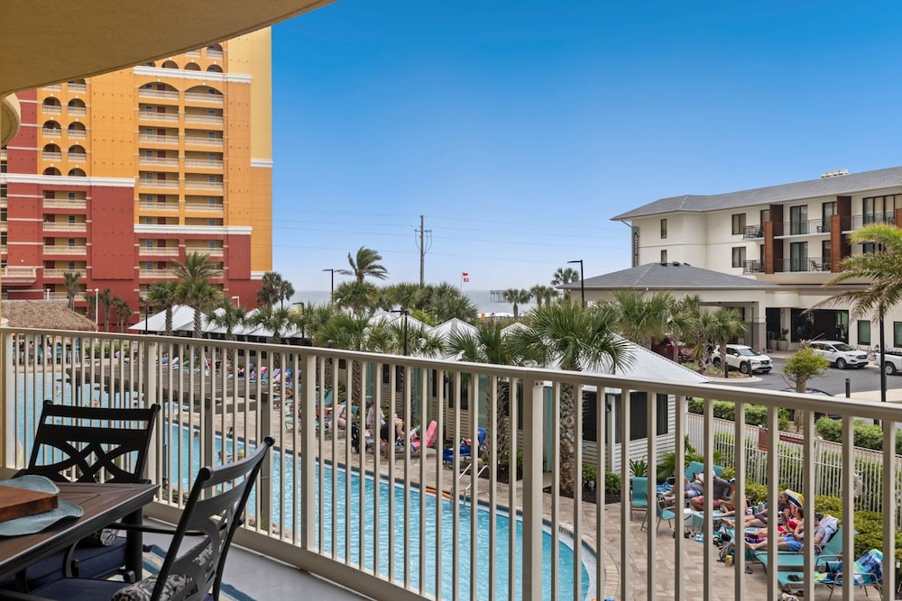 Fall Retreat Condo w Heated Pool Hot tub Pier Pk