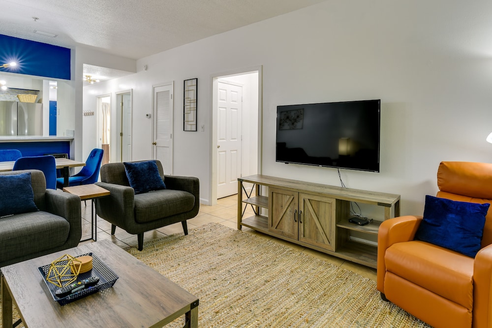 Prime Miramar Beach Getaway w/ Pool Access!