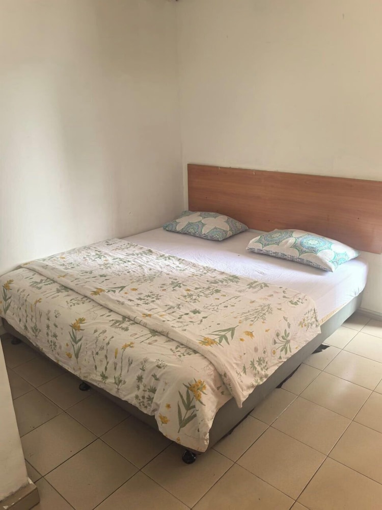 Sha La La Hostel