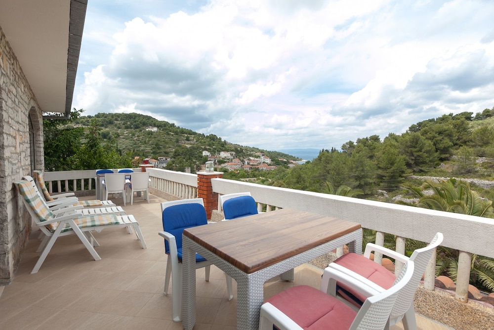 Star - With Swimming Pool - A3 Ruzmarin view 2