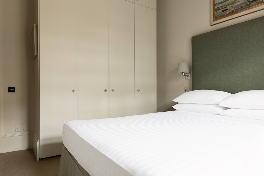 Southwell Gardens II by Onefinestay