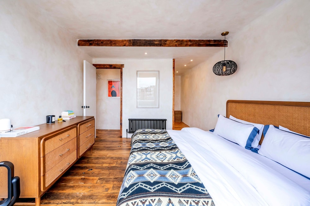 Long Term Stay- Notting Hill by Out of Office Lifestyle