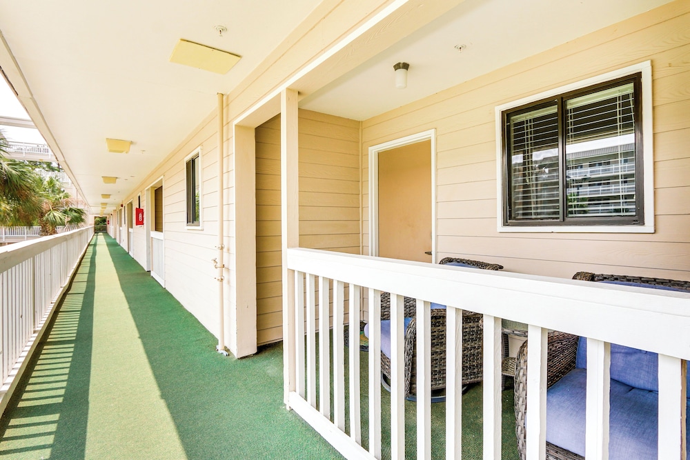Private Beach Access: Hilton Head Island Condo!