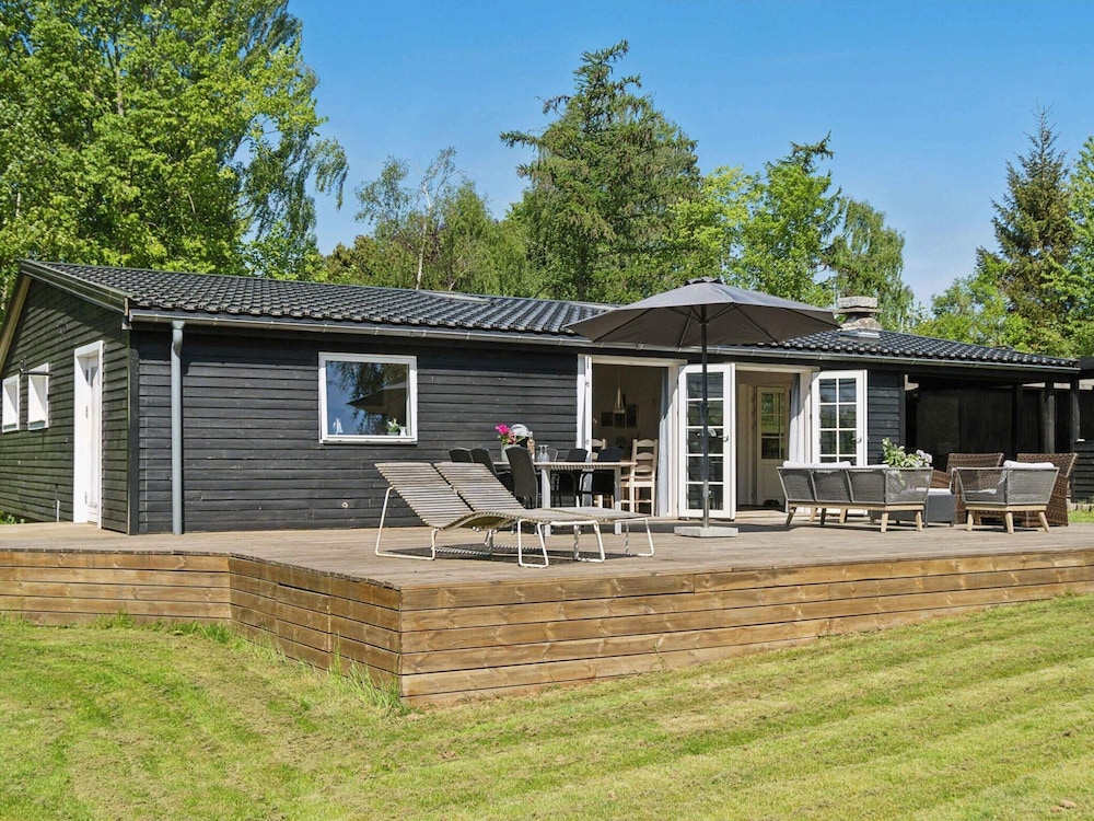 5 Star Holiday Home in Dronningmolle