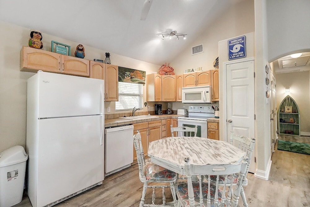 Heron Hideaway 2 Bedroom Cottage by RedAwning view 3
