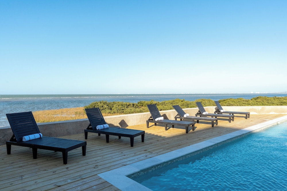 Spacious Bay