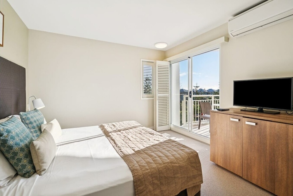 The Pool Resort Kingscliff - 2B Dual Key (1307/08) - Holiday Management Co.