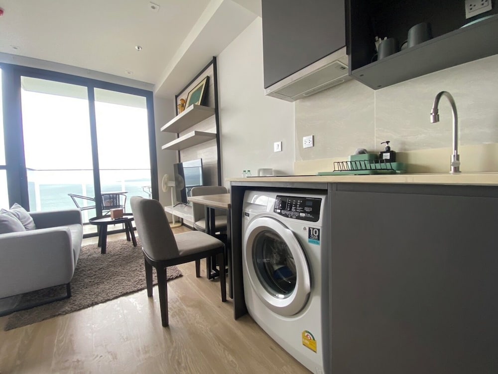 Stunning Sea View Condo -next To Beach