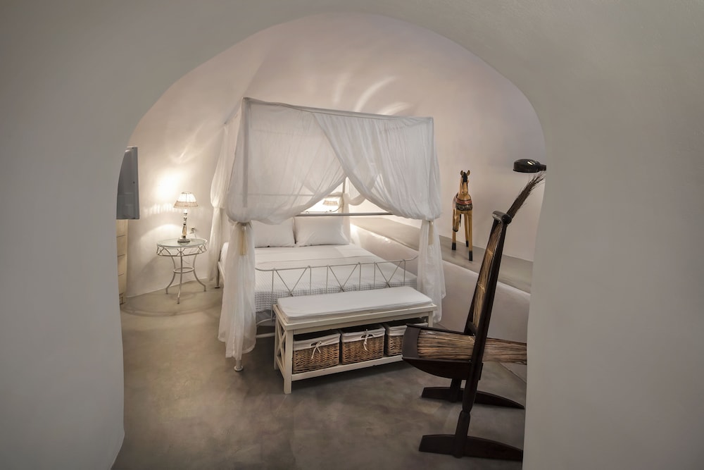 Rock Villas - Emporio | Pool, Jacuzzi, Castle View
