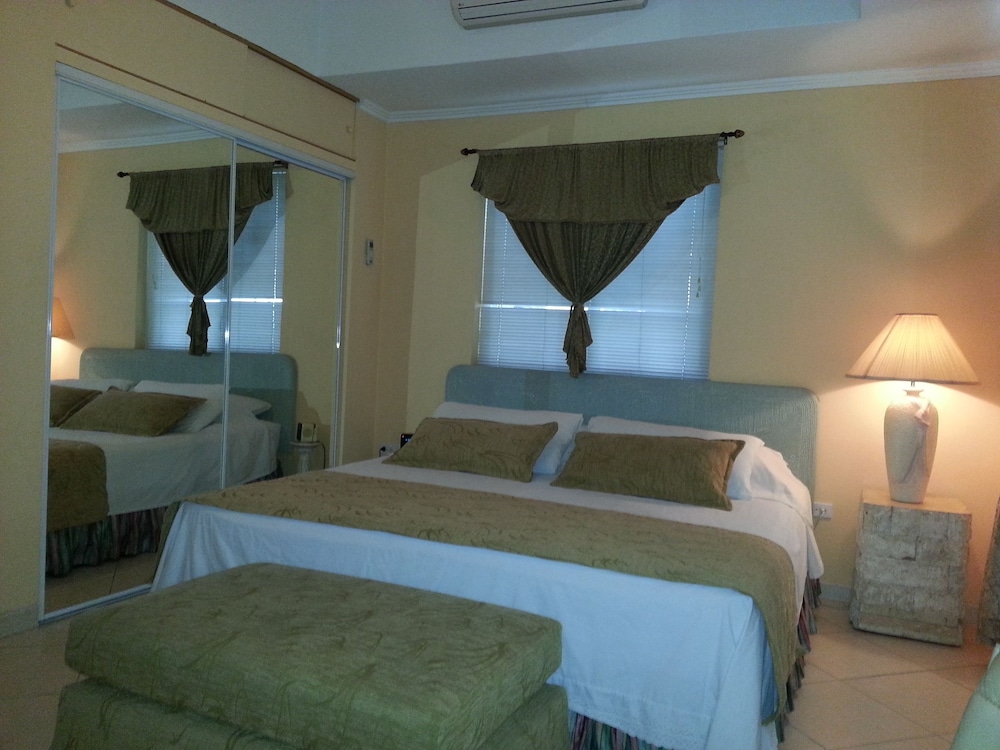 Le Chateau Ocean Villas