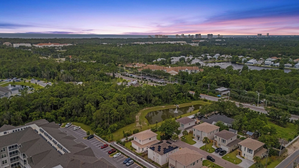 Family-friendly, Close to Beach & Game Room Windswept by Avantstay